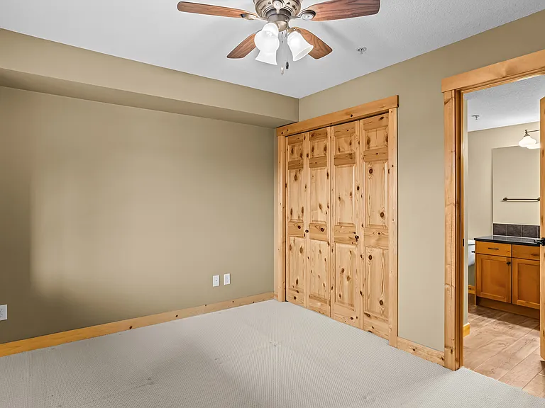 300 Palliser Ln #323 — Photo 41