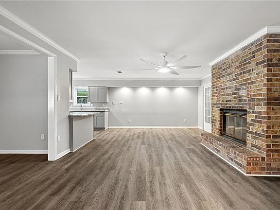 2nd image of 125 E Forest Dr