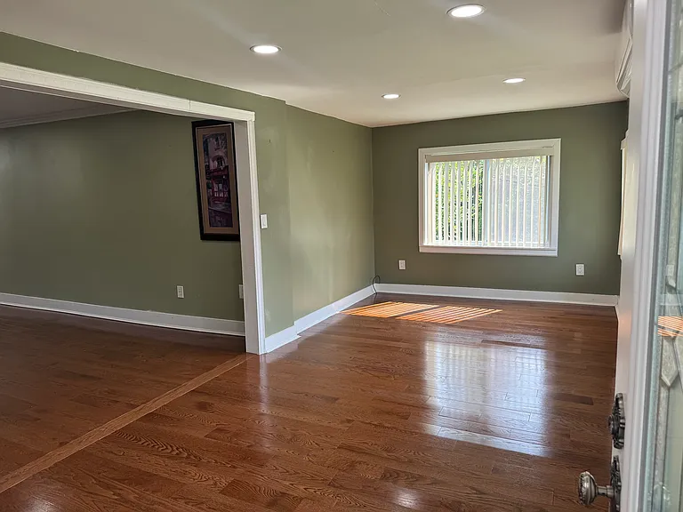 Walnut Ln — Photo 7
