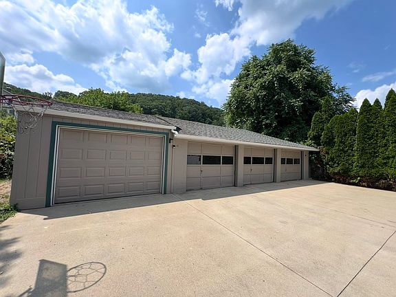 3rd image of 729 Liberty St #1