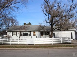 1104 1st St SE, Mason City, IA 50401