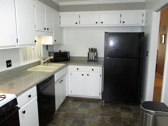 3rd image of 26 Somersett Dr