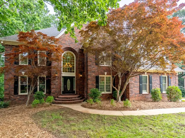 4672 Snow Dr, Harrisburg, NC 28075