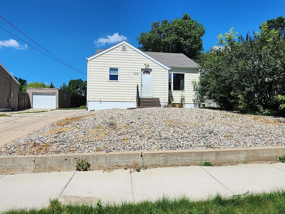 1st image of 815 9th Ave NE