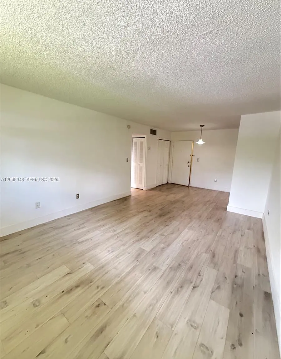 Las Estrellas Condo — Photo 1