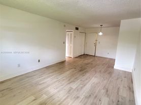606 W 81st St