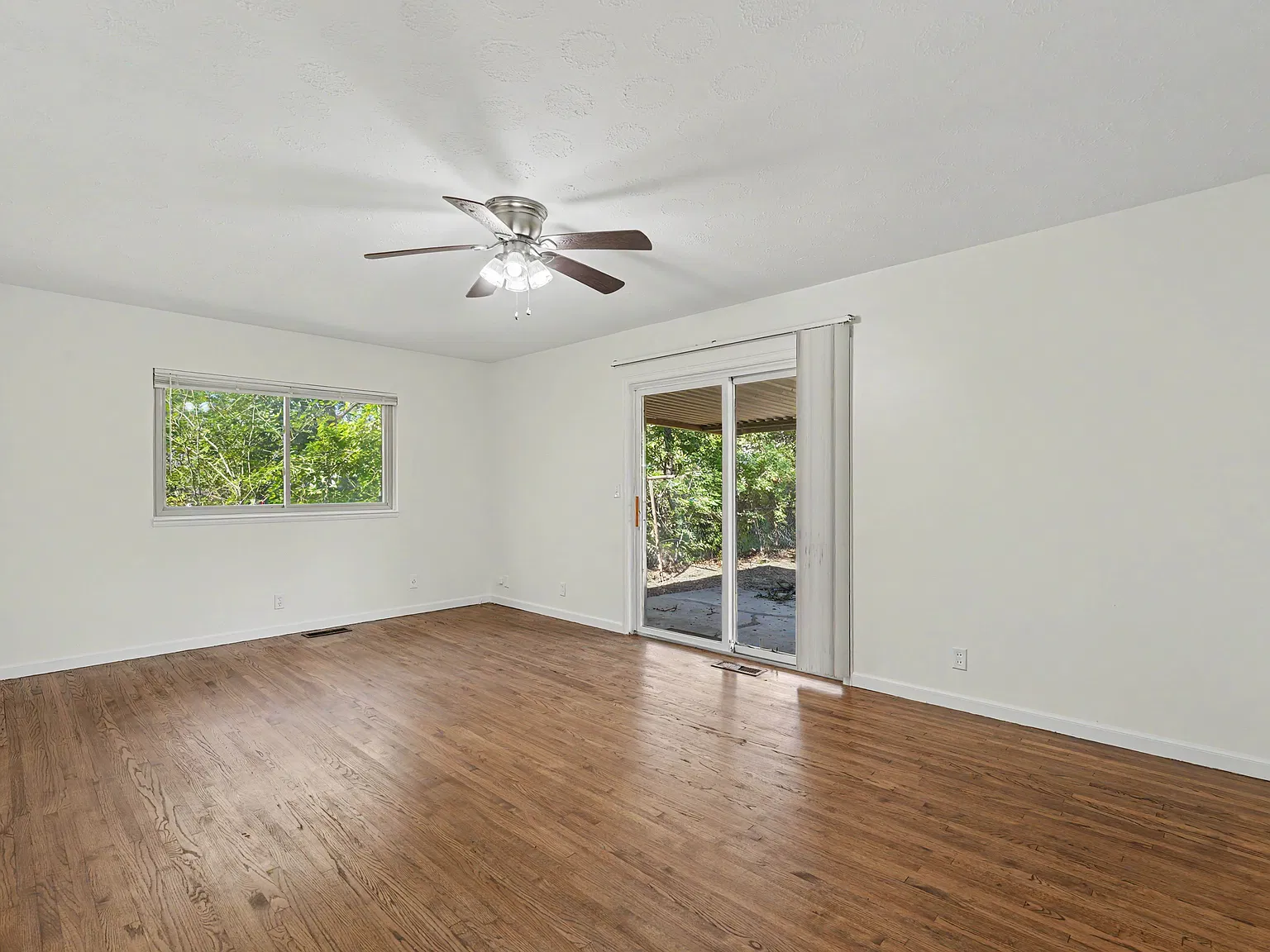 3 bed, 1.5 bath, 1250 sqft, $1,700 — Photo 3