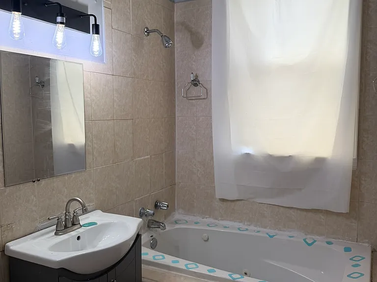 7625 S Green St #2 — Photo 4