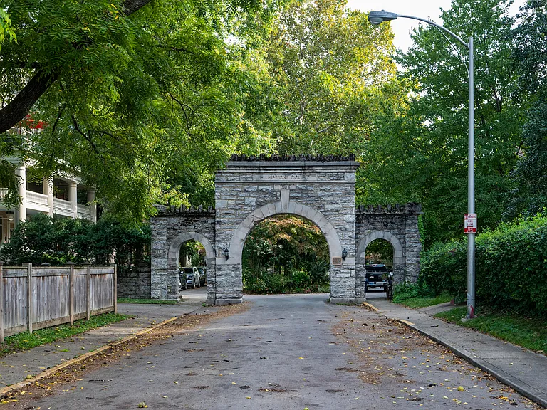 25 Hampton Ct #7 — Photo 54