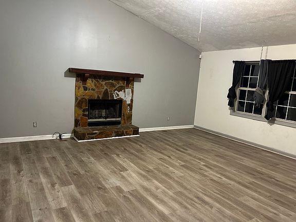 3rd image of 2694 Laurel View Dr