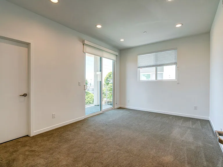 1276 E Santa Clara St — Photo 15