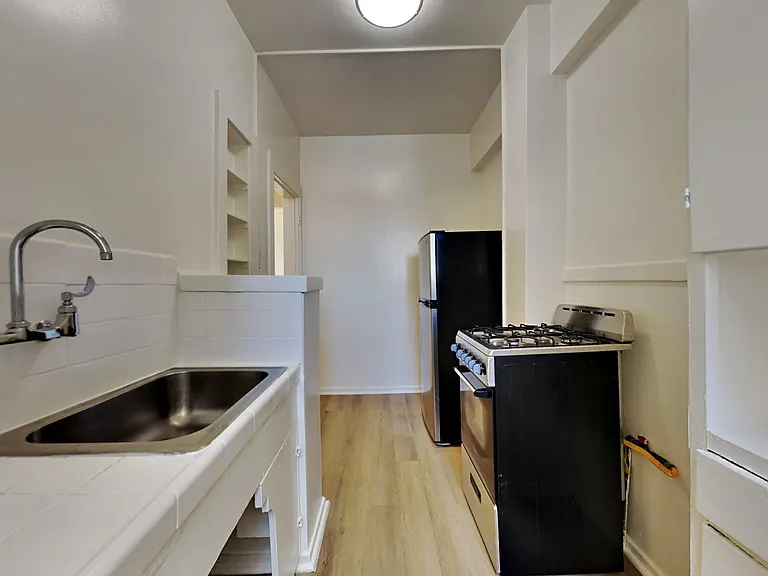954 Geary St — Photo 41