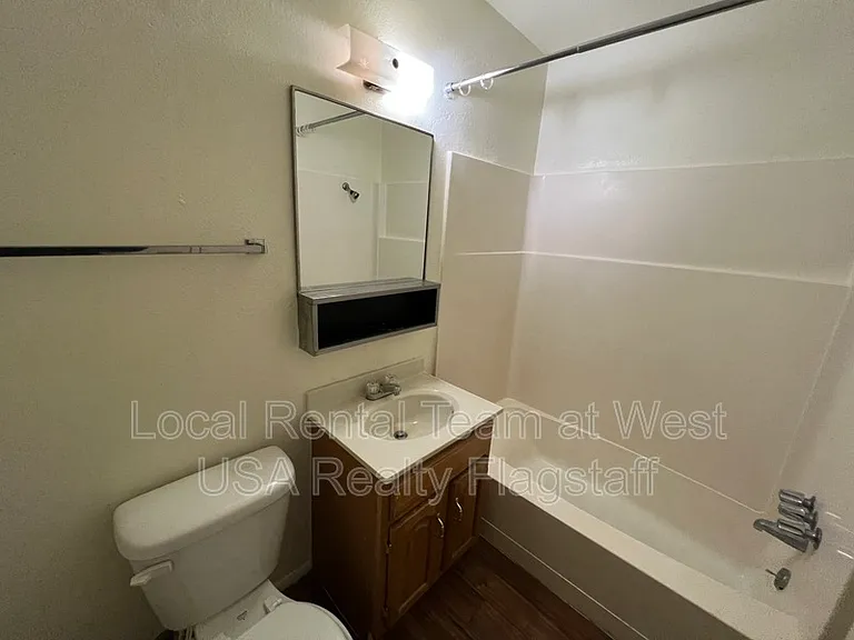 2219 E Dortha Ave #3 — Photo 7