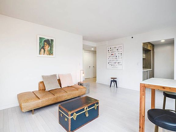 3rd image of 250 Bedford Ave #129310