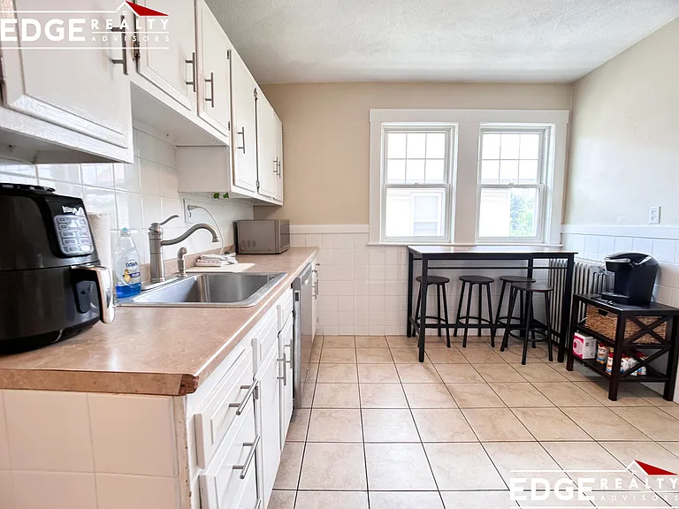 60-62 Litchfield St #2 — Photo 2