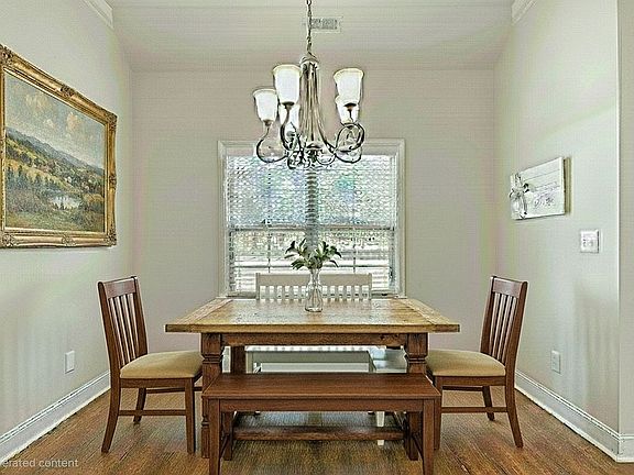  Breakfast/Dining Area