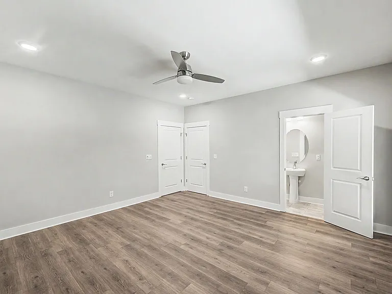 221 Stonecrest Cir — Photo 11