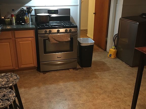 3rd image of 101 N Avenue D