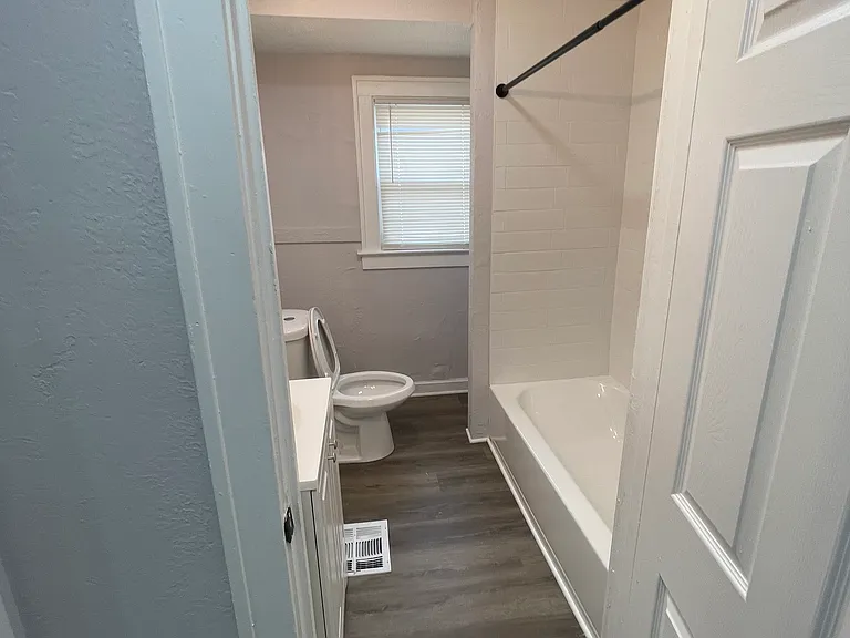 3717 Indiana Ave — Photo 13