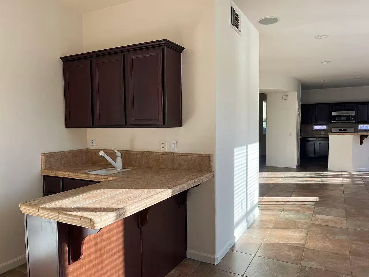 4 bed, 2.5 bath, 2300 sqft, $2,950 — Photo 3