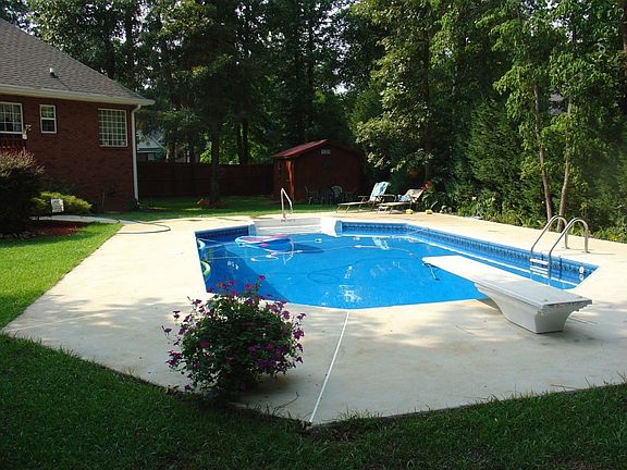 Heated, self cleaning Pool with Chlorine generator system!