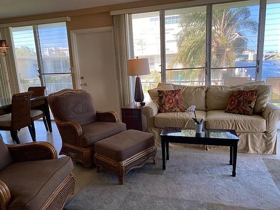 3rd image of 900 Intracoastal Dr APT 28