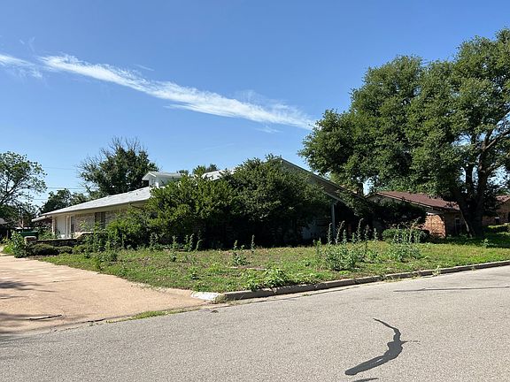 3rd image of 913 Kiowa Dr