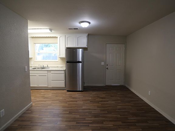 2nd image of 1098 Kenwood Ave #1