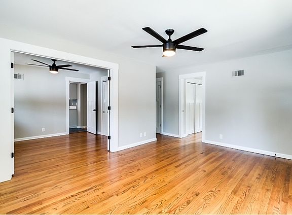 3rd image of 7337 Picadilly Ave