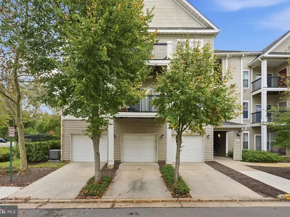 13329 Connor Dr APT E, Centreville, VA 20120