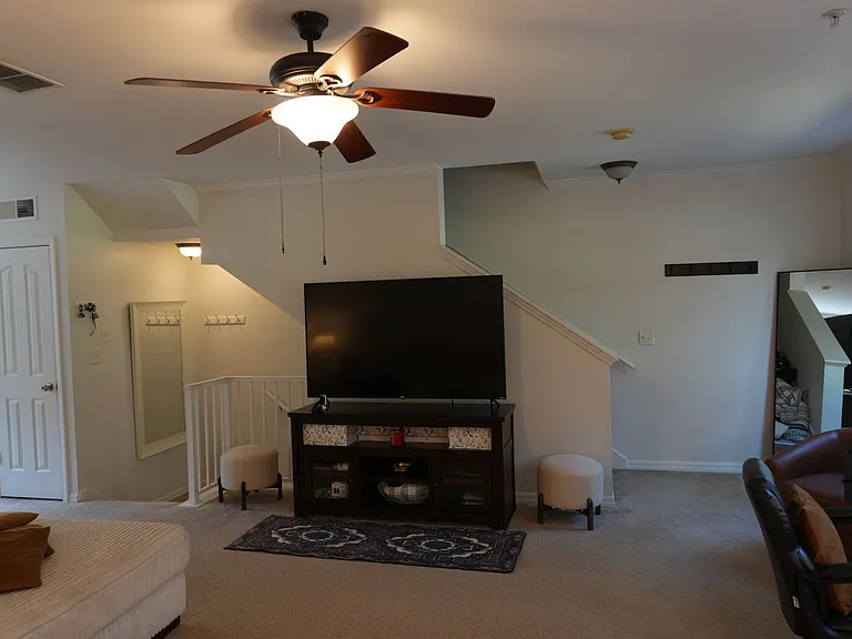 1004 Waterside Dr — Photo 16