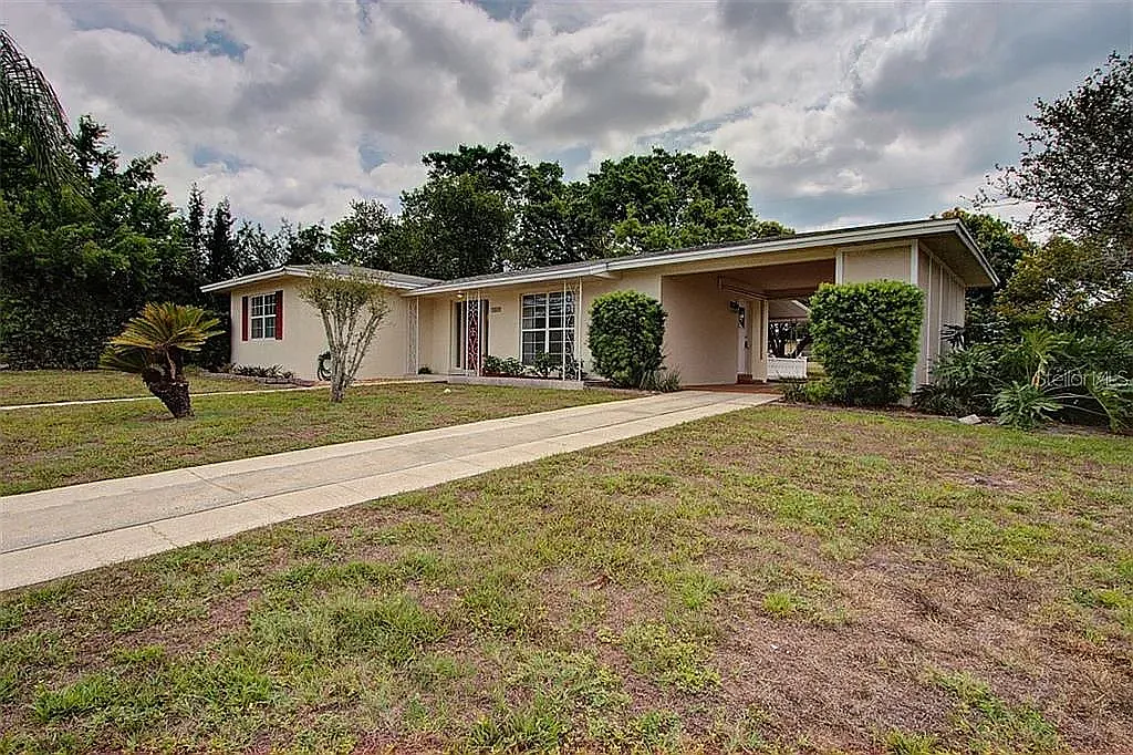 Front View - 1219 E Lombardy Dr
