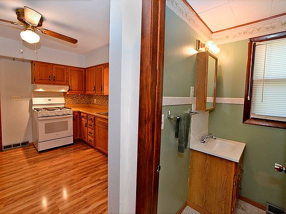 4th image of 1115 Marcy St