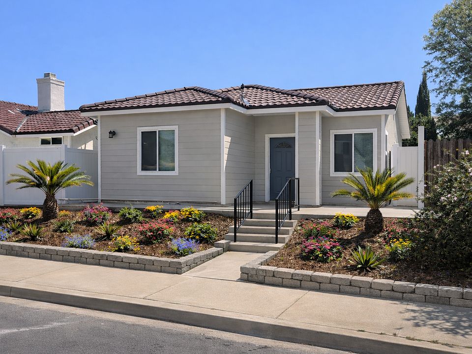 Curb Private Home, Full Perimeter Security 6ft Vinyl Fencing 360'. Low Maintenance Lawn Care.