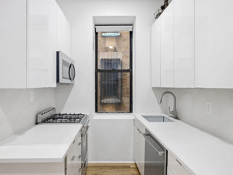 160 Wadsworth Ave #104 — Photo 6