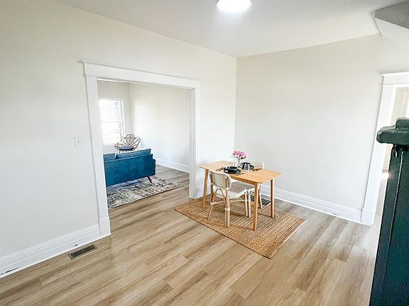 5th image of 2220 Fort Ave