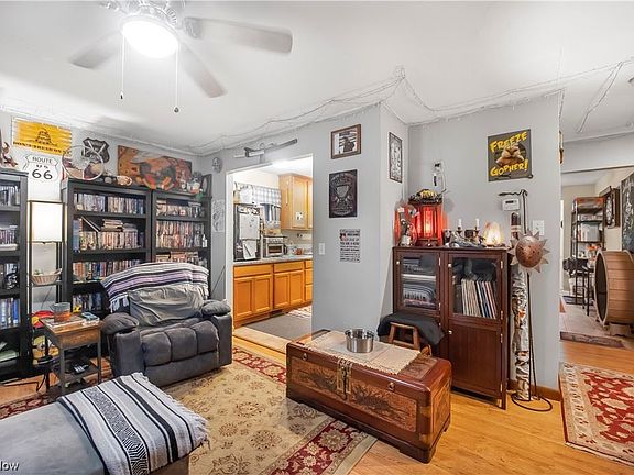3rd image of 9247 Rosemary Ln