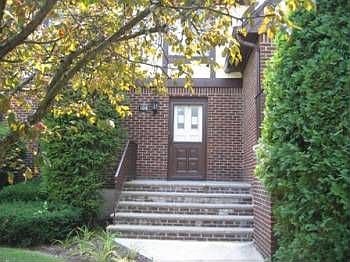 1st image of 104 Holiday Ln