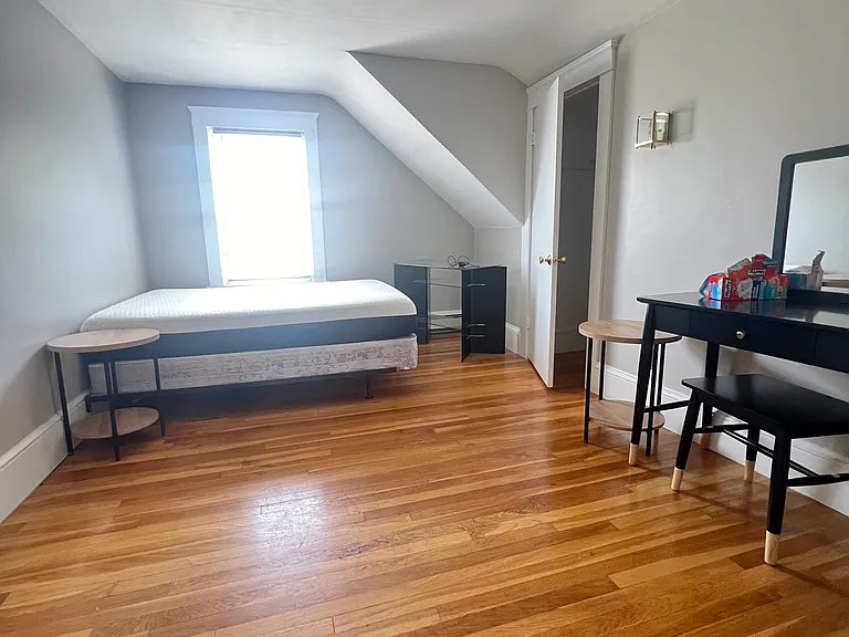 920 Reservoir Ave #2 — Photo 5