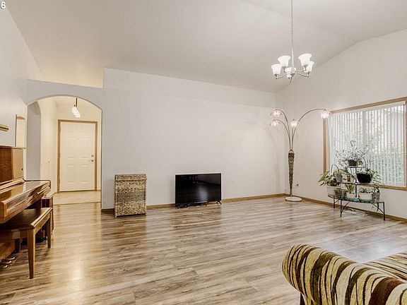 4th image of 8109 NE 86th Ave