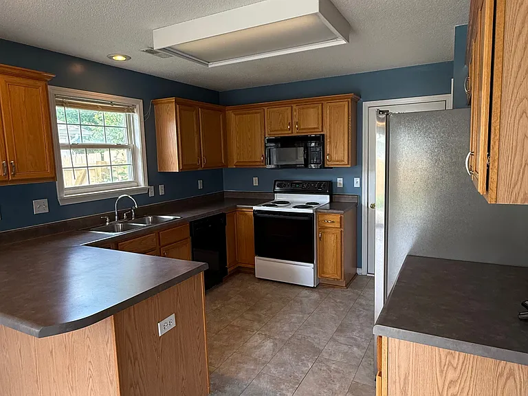701 Manhattan Dr — Photo 8