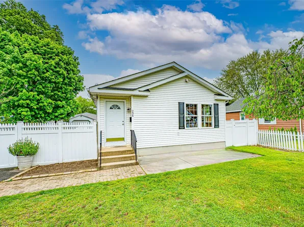 236 Fishel Avenue, Riverhead, NY 11901