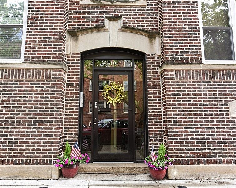 1st image of 3421 N Wolcott Ave #1