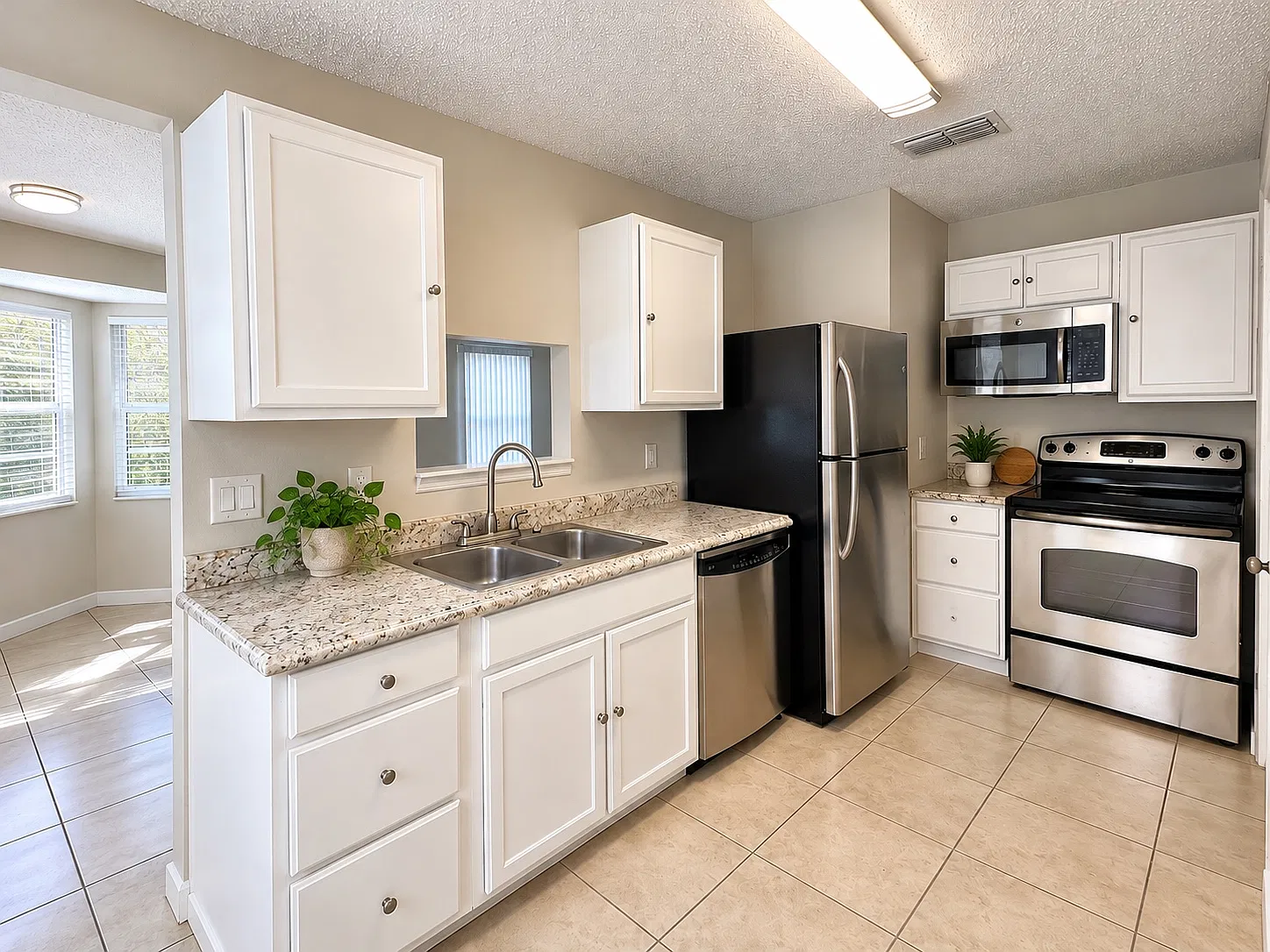 1136 Woodman Way — Photo 3