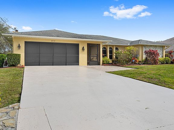 Home For Sale In Port Saint Lucie