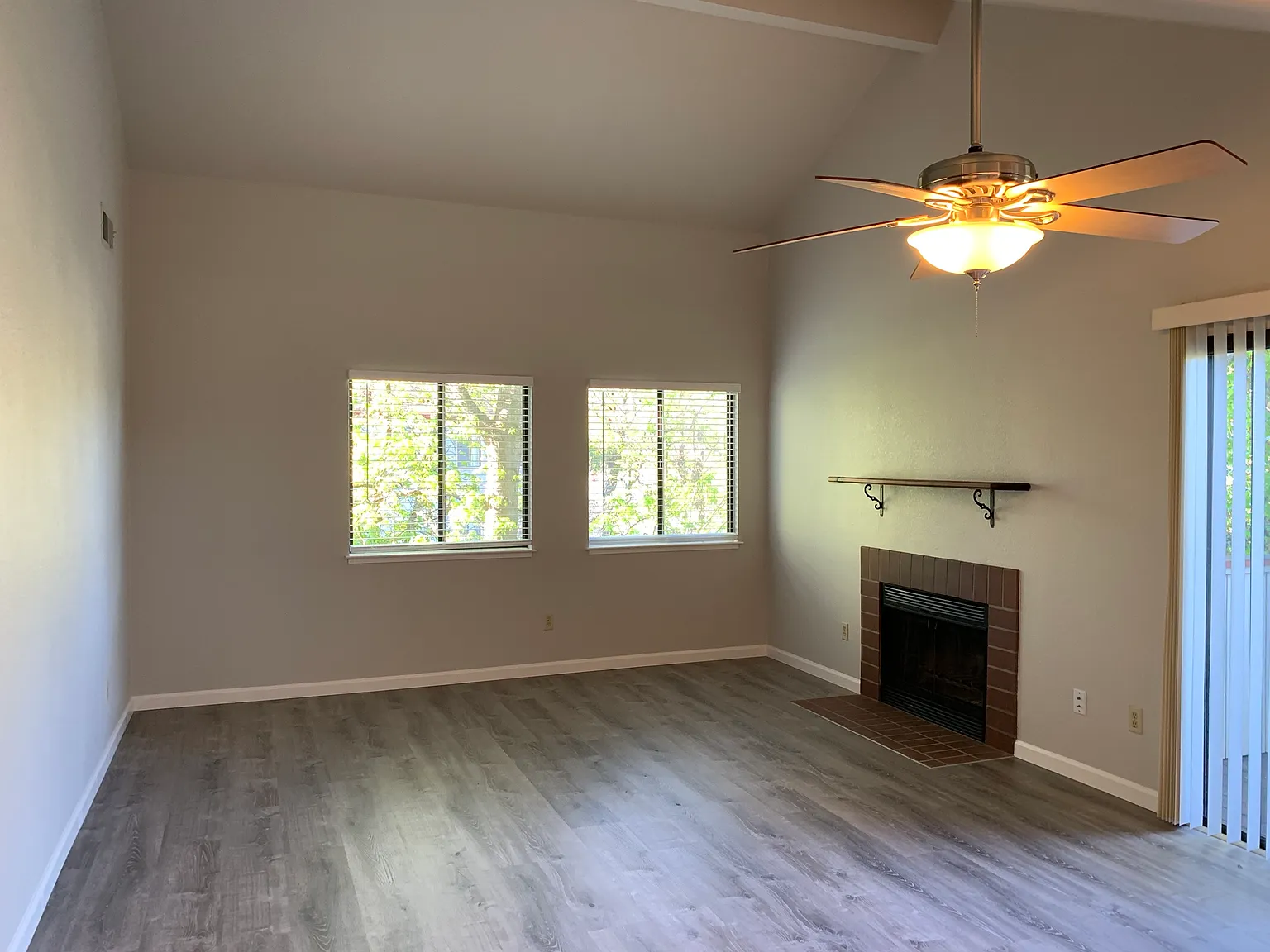 2 bed, 1061 sqft, $2,400 — Photo 4