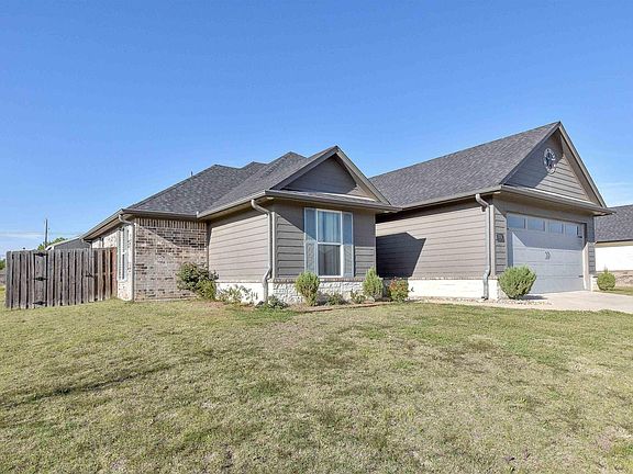2nd image of 1701 Stephanie Dr