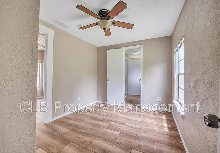 735 Marion St — Photo 8