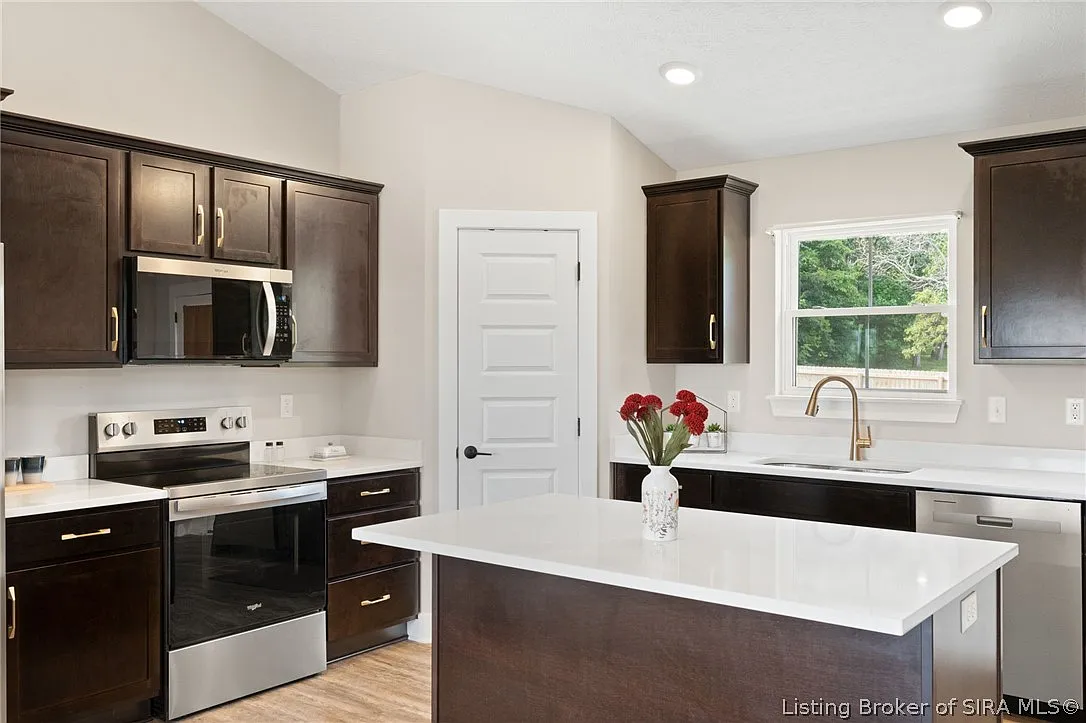 4 bed, 3.0 bath, 2929 sqft, $2,500 — Photo 4