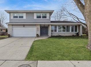 2207 E Michael Manor Ln, Arlington Heights, IL 60004